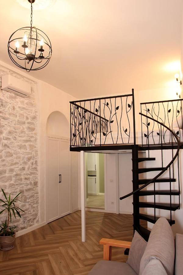 Historical Old City Apartament, Старе Місто , 2 Спальні, Балкон-Тераса, 85 Кв М Kamjanets-Podilskyj Rum bild