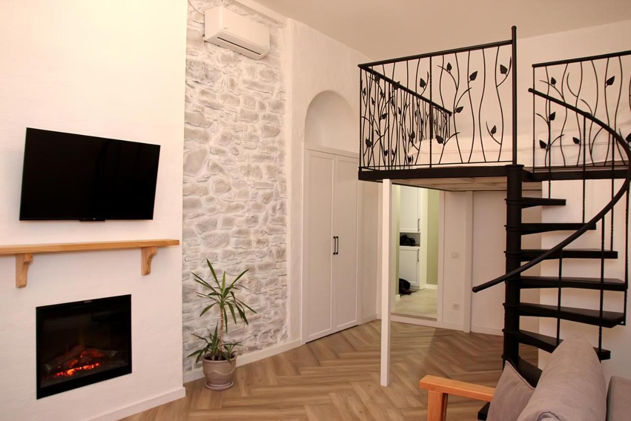 Historical Old City Apartament, Старе Місто , 2 Спальні, Балкон-Тераса, 85 Кв М Kamjanets-Podilskyj Rum bild