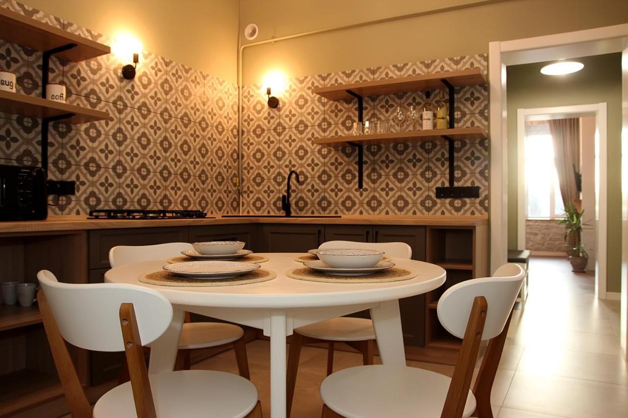 Historical Old City Apartament, Старе Місто , 2 Спальні, Балкон-Тераса, 85 Кв М Kamjanets-Podilskyj Exteriör bild